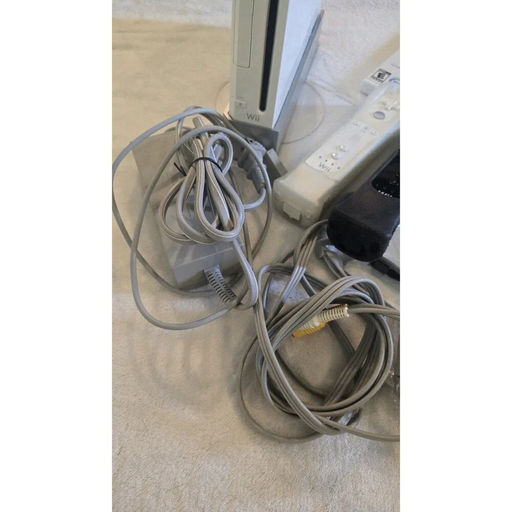Wii RVL-001 With Madden And Tiger Woods Games